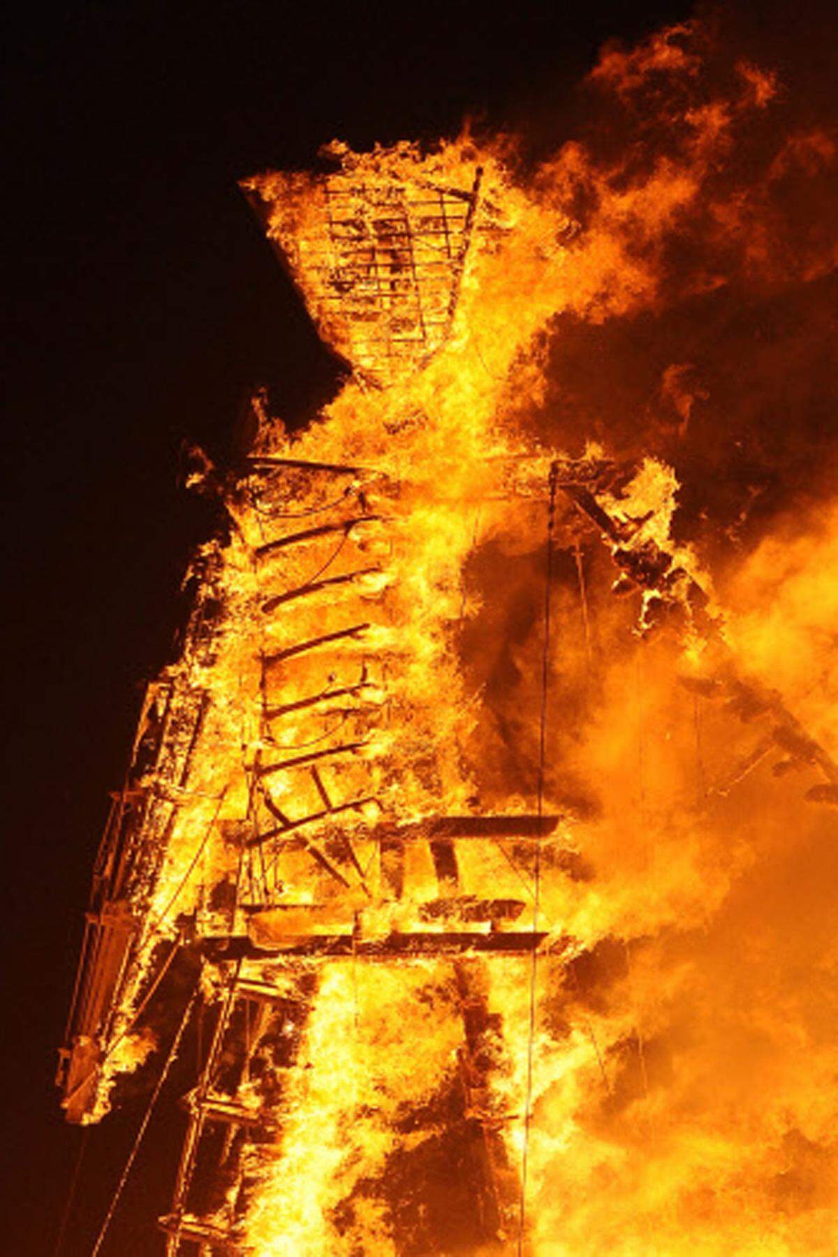 Den Namen hat das Festival vom riesigen Burning Man, einer gigantischen Holzpuppe, die am Samstag traditionell verbrannt wird.