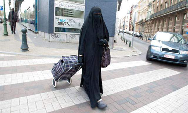 Faellt Burka auch Italien