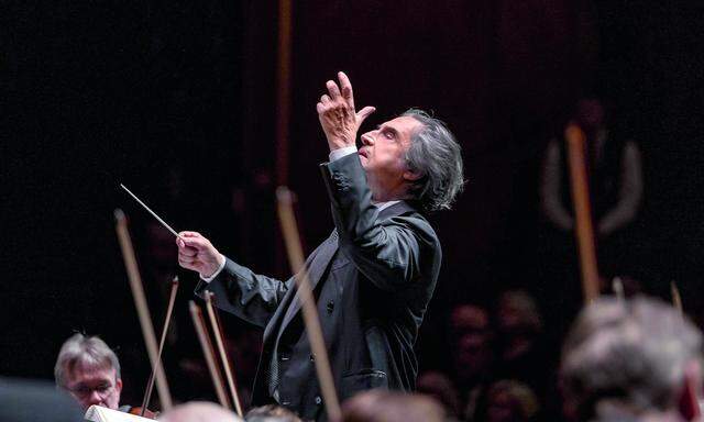 Riccardo Muti. Er dirigiert heuer Bruckners Achte mit den Wiener Philharmonikern. 
