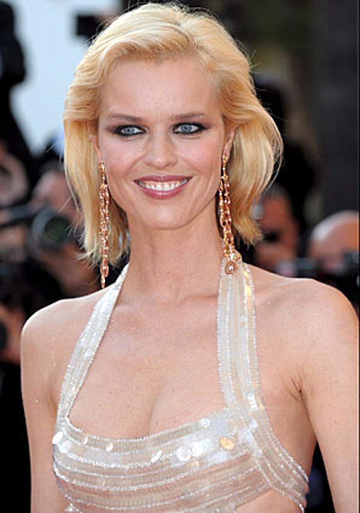 ... Model Eva Herzigova.