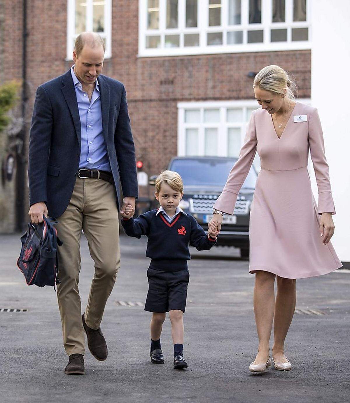 ...und begleitete Prinz George in sein Klassenzimmer.