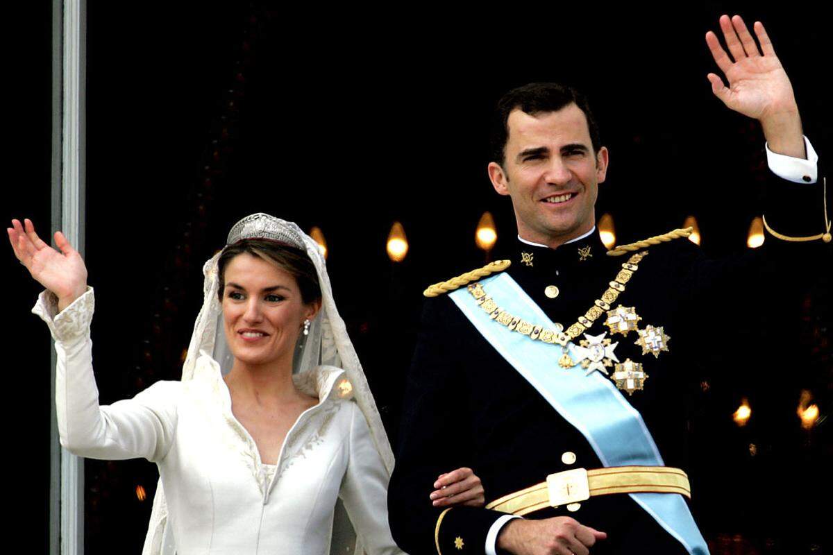 Schon die Tatsache, dass Felipe vor zehn Jahren eine bürgerliche und zudem noch geschiedene Fernsehmoderatorin heiratete, bereitete der spanischen Monarchie einen gewaltigen Popularitätsschwung.