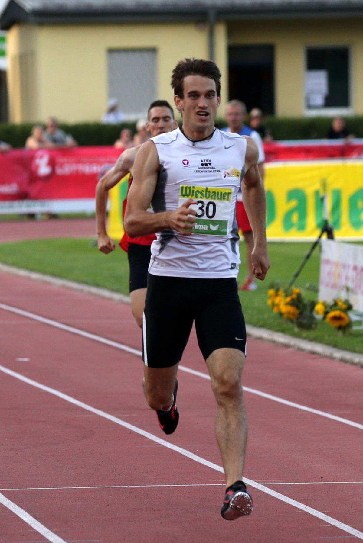 Alter: 20 Jahre  400 Meter Hürden Persönliche Bestleistung: 50,93 Sekunden Mit Kain hat Österreich nach vielen Jahren wieder einen 400-Meter-Hürdenläufer in seinem Aufgebot für eine EM. Mit 50,93 Sekunden liegt er in Europa auf Rang 64.