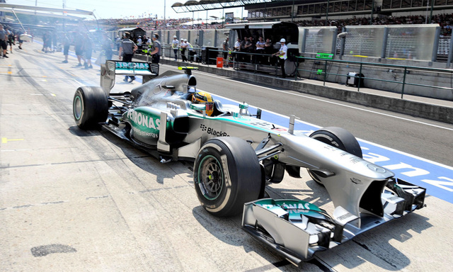 Formel Hamilton holt sich