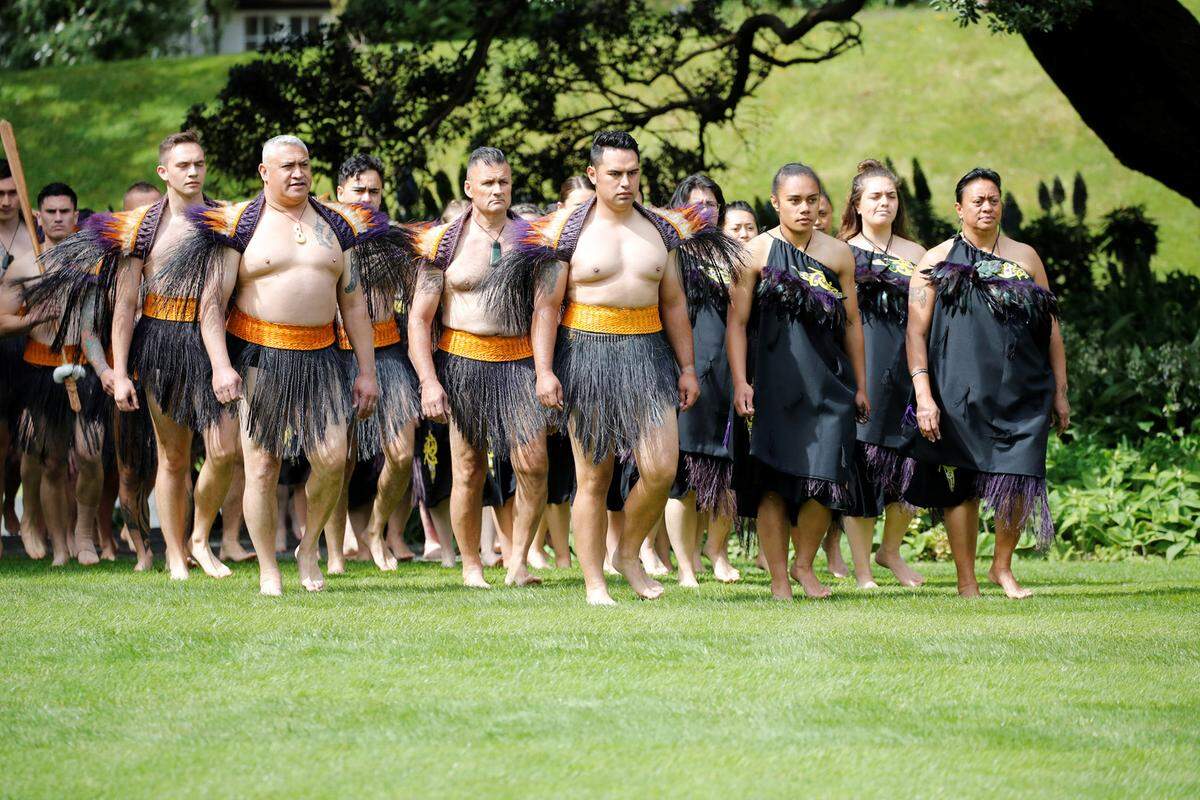 Die Maori-Krieger brachten sich in Stellung und gaben ein beeindruckendes Bild ab.