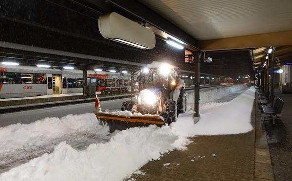 Schneeräumung am Bahnhof Bad Gastein