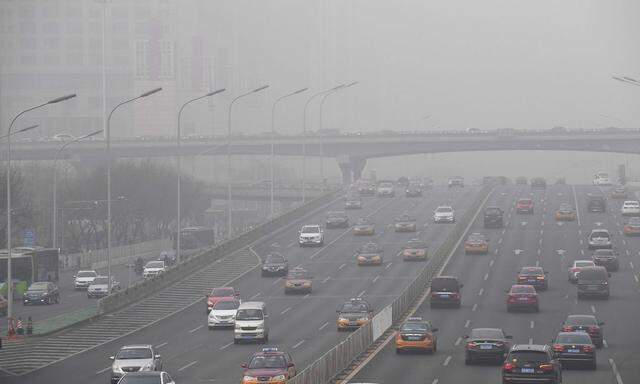 Peking und der gesamte Nordosten Chinas versinken unter einer immer dichteren Smog-Decke.