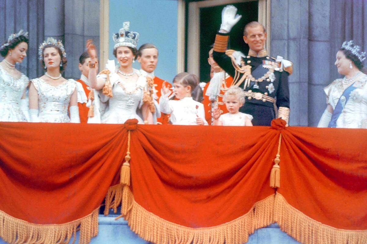 Die Queen (87) und ihr 92 Jahre alter Mann hatten sich am 20. November 1947 in der Westminster Abtei im noch vom Krieg gezeichneten London im Rahmen einer feierlichen Zeremonie das Ja-Wort gegeben.