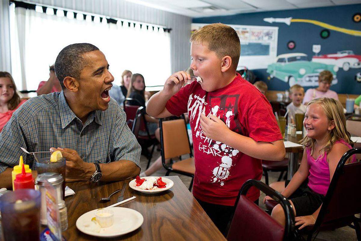 "Will jemand ein Stück meines Erbeerkuchens kosten?", fragte der Präsident die Gäste eines Restaurants in Ohio. Ein kleiner Junge ließ sich das Angebot nicht nehmen und probierte einen großen Bissen.