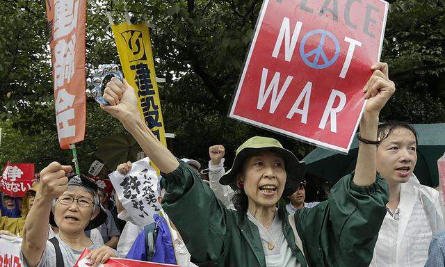 Die japanische Bevölkerung ist nicht zur Gänze auf der Seite der Regierung, was die neue Militärdoktrin anbelangt.