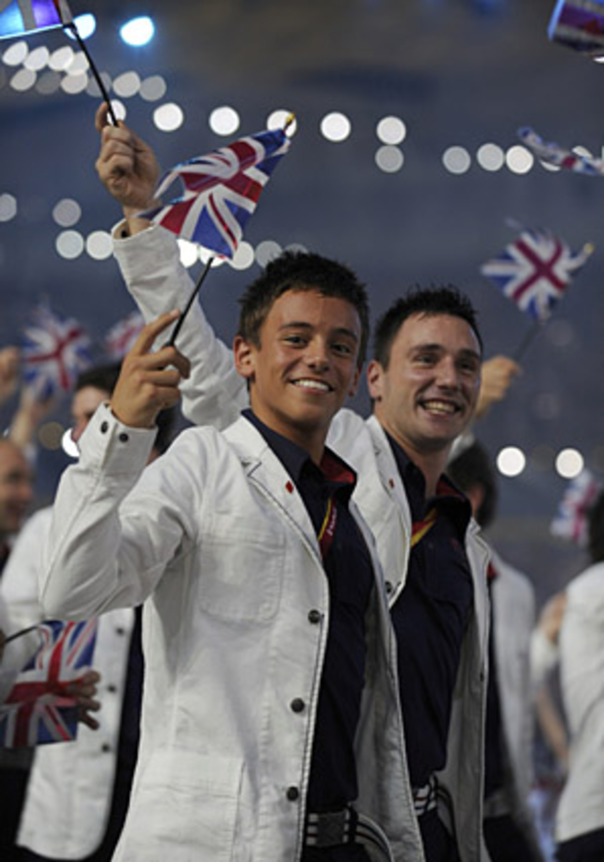 Einige Unentwegte ließen sich selbst von den 28 Grad und 85 Prozent Luftfeuchtigkeit nicht die festliche Kleidung vermiesen.