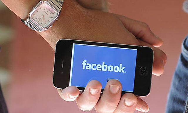 Facebook teilt Einträge ohne Nutzer zu fragen
