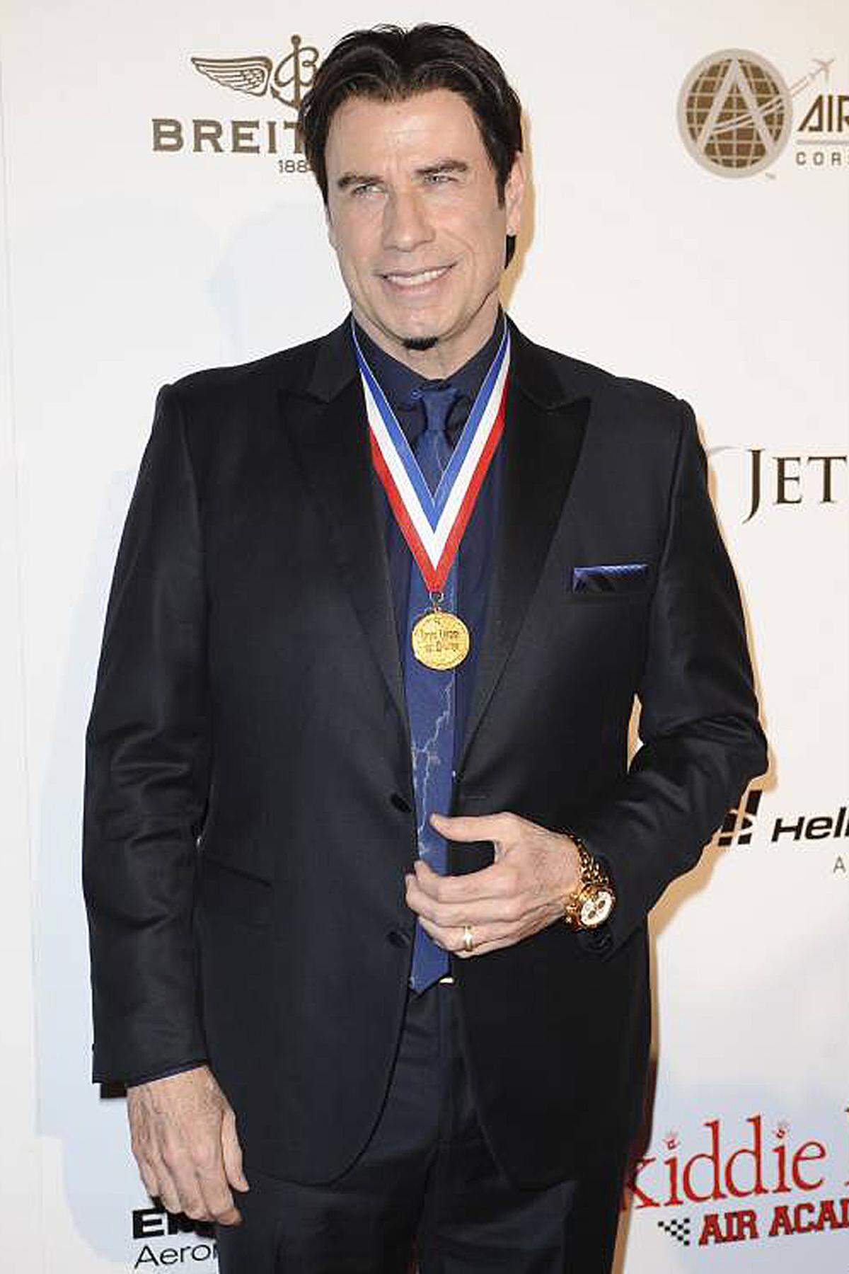 In den 70er Jahren sorgte sein Hüftschwung in "Saturday Night Fever" für Begeisterung, nach Rückschlägen feierte er Mitte der 90er mit dem Tarantino-Kultfilm "Pulp Fiction" ein Comeback. Die Rede ist von John Travolta. Der US-Mime feierte am 18. Februar seinen 60. Geburtstag. DiePresse.com blickt auf seine ereignisreiche Schauspielkarriere zurück: