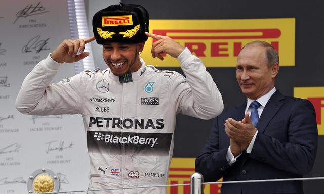 Der F1-Alltag: Lewis Hamilton gewinnt, und ein Politiker, in Sotschi war es Wladimir Putin, applaudiert.