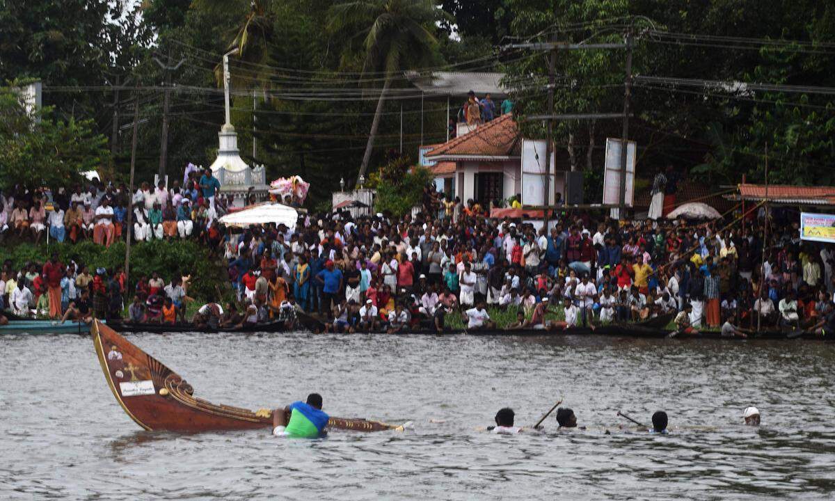 Boot unter bei der Mahatma Wettfahrt im indischen Bundesstaat Kerala.
