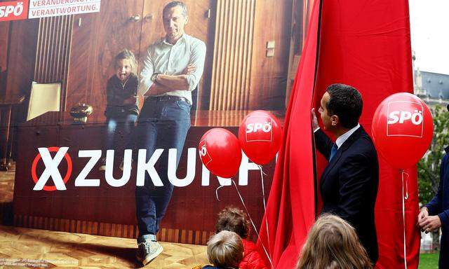 Mit einem neuen Plakat und neuen Arbeiterrechten will die SPÖ rund um Kanzler Christian Kern punkten. 