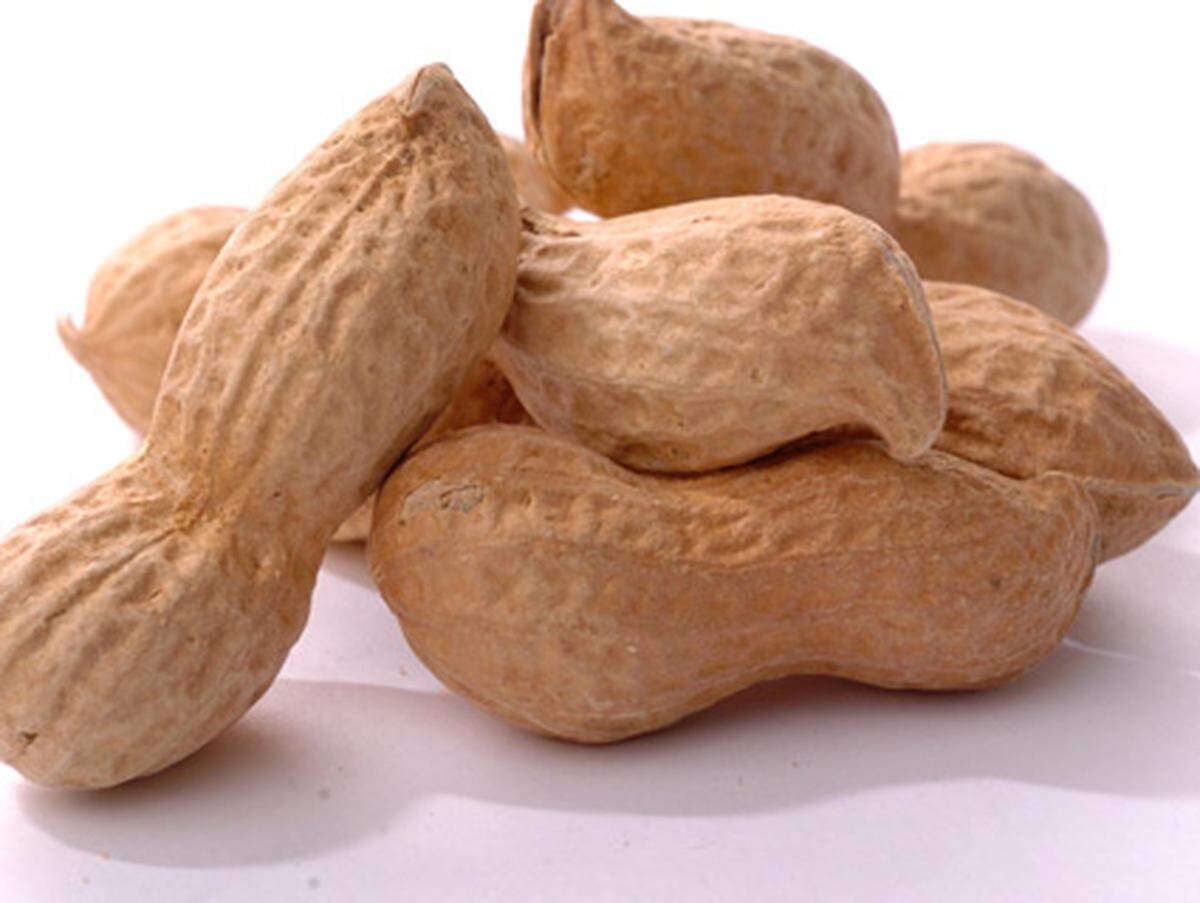 Auf den Erdnuss-Dosen in Flugzeugen ist der überraschende Hinweis angebracht: "May contain nuts", also "Vorsicht, könnte Nüsse enthalten".