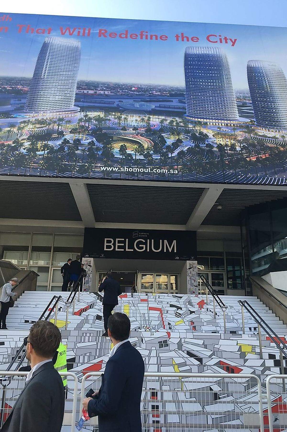 Hier muss jeder vorbei: Belgien hat sich eine prominente Werbefläche am Palais des Festivals gesichert.