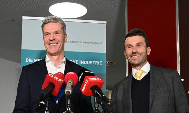 Bei den Arbeitgeber-Verhandlern Christian Knill und Stefan Ehrlich-Adám gab es nach der Einigung Freude.