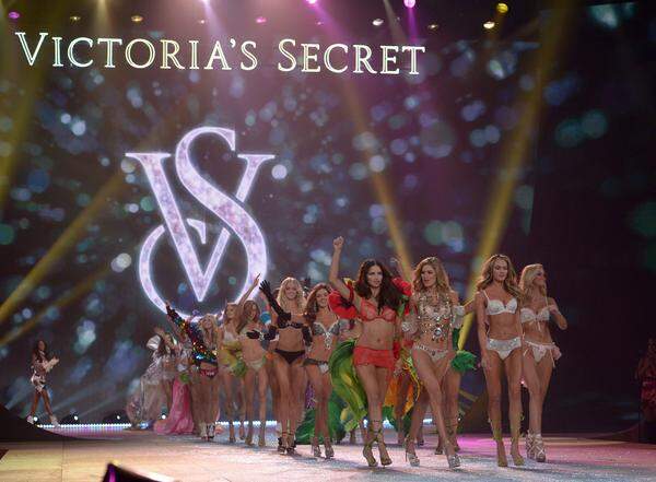 Extravagant und außergewöhnlich sind die mittlerweile legendären Victoria's Secret Shows jedes Jahr aufs Neue. Zum 17. Mal versuchte man nun erneut die Performance im Vorjahr zu übertrumpfen.