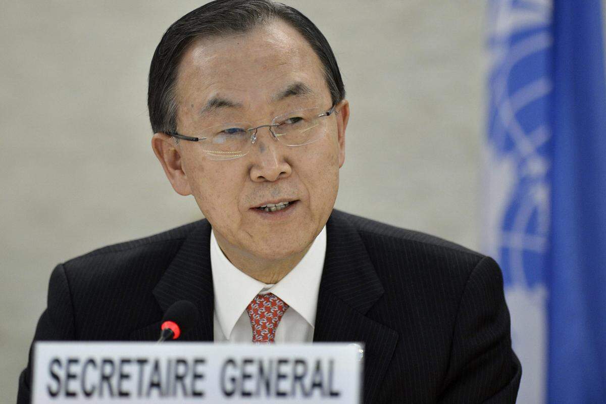 UN-Generalsekretär Ban Ki-moon zeigte sich "betrübt" über Chavez' Tod. Er würdigte dessen Leistung zur Bekämpfung der Armut und die Bemühungen im Kampf gegen den Drogenhandeln und die kolumbianische FARC-Guerilla.