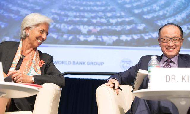 Erleichtertes Lachen: IWF-Chefin Christine Lagarde (l.) und Weltbank-Chef Jim Yong Kim können bessere Zahlen verkünden.