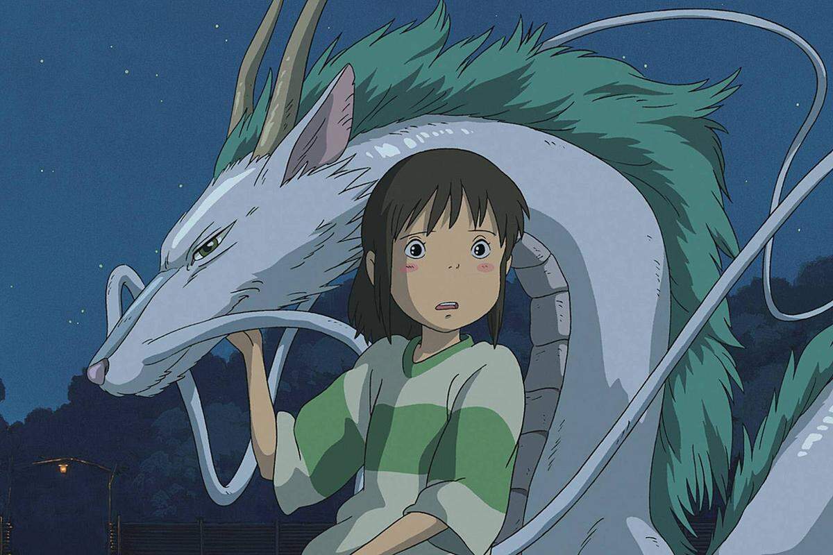 von Hayao Miyazaki, 2001 Der zauberhafte Film von Anime-Großmeister Hayao Miyazaki ist keineswegs nur für Kinder. Die Odyssee der kleinen Chihiro durch eine Fantasiewelt erinnert in ihrem absonderlichen Einfallsreichtum an "Alice im Wunderland", die erzählerische Finesse und detaillierte Animation tragen aber eindeutig die Handschrift des Meister-Regisseurs. Ein bewegender, vielschichtiger, humorvoller Film. 