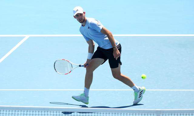 Dominic Thiem hält vor den Australian Open den Ball flach. 