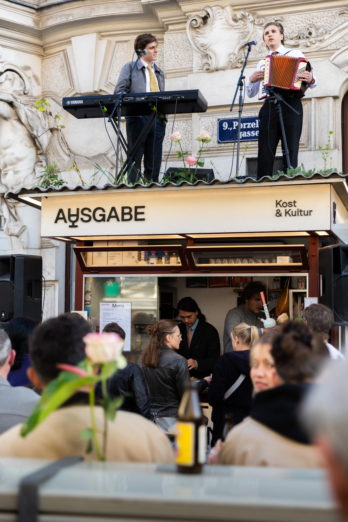 At the edition, the band Lusterboden gave a concert on the roof on the smallest stage, but with a large crowd in front of the stand.