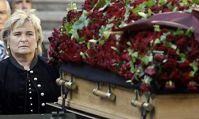 Claudia Haider pays her respect at the coffin of Governor Haider during the funeral in Klagenfurt