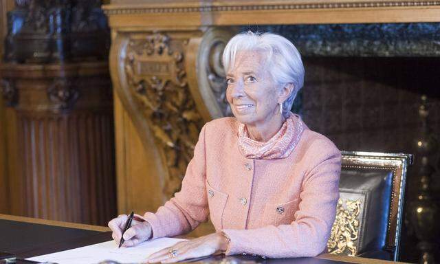 EZB-Präsidentin Christine Lagarde konnte sich bisher noch nicht zur Zinswende durchringen. Der Druck wird aber laufend stärker.