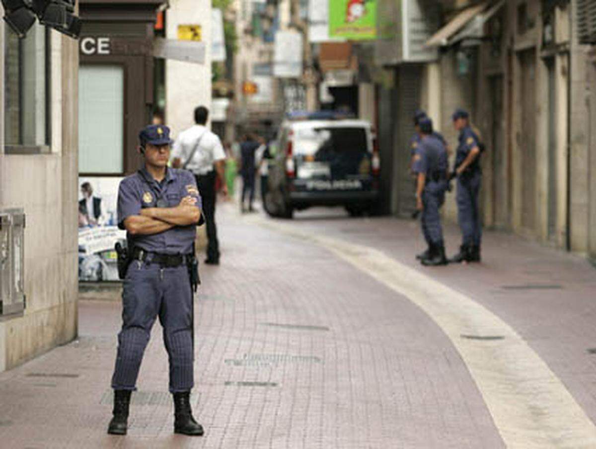 Zehn Tage später explodierten in der Hauptstadt Palma gleich drei Bomben innerhalb weniger Stunden: die erste in einem Szene-Restaurant, die zweite in einem 500m entfrenten weiteren Restaurant, die dritte in einem unterirdischen Einkaufszentrum.