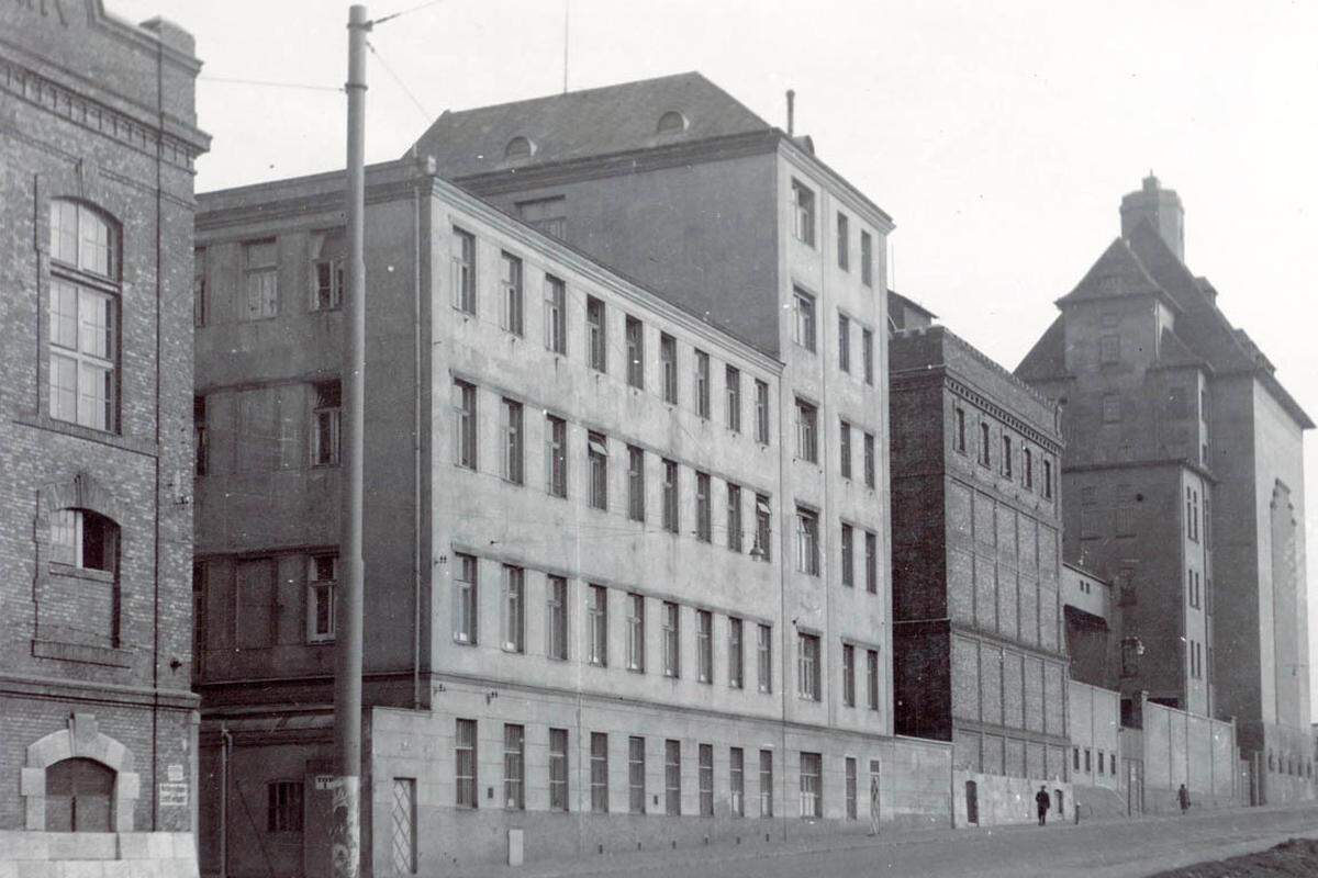 Wurden im Gründungsjahr von 25 Bäckern 2000 Laib Brot täglich produziert, waren es 1920 bereits 150 Tonnen, die von 2000 Mitarbeitern hergestellt und vertrieben wurden. Ankerbrot war damals der größte Brothersteller Europas.