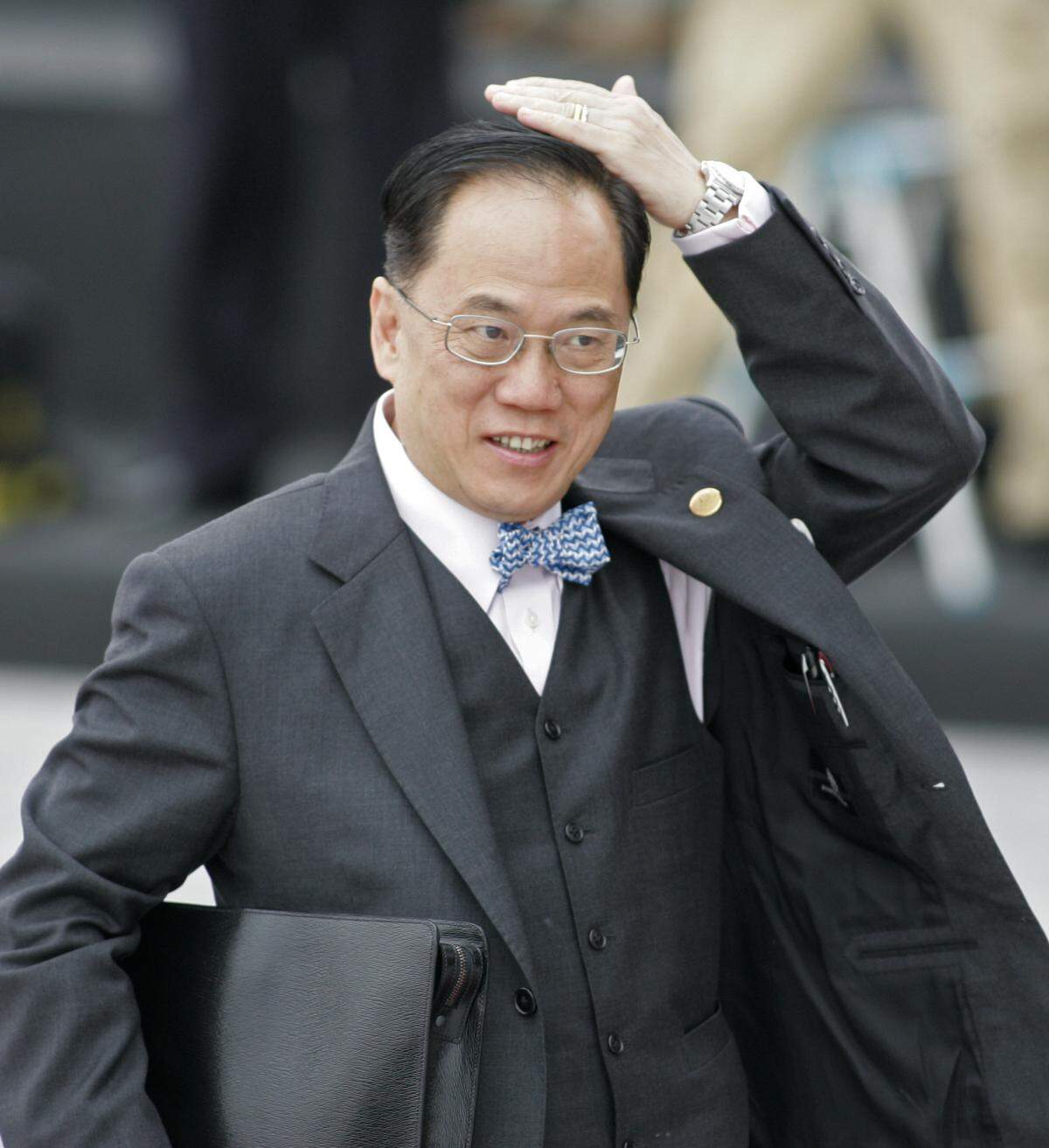 Mit Respektabstand auf Platz zwei: Hongkongs Verwaltungschef Donald Tsang. Für seine Dienste müssen die Steuerzahler umgerechnet 365.153 Euro im Jahr aufbringen.