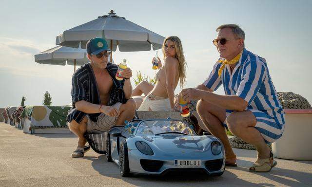Für James Bond wäre dieser Porsche zu klein – Benoit Blanc (Daniel Craig) hingegen liebt Kuriositäten.
