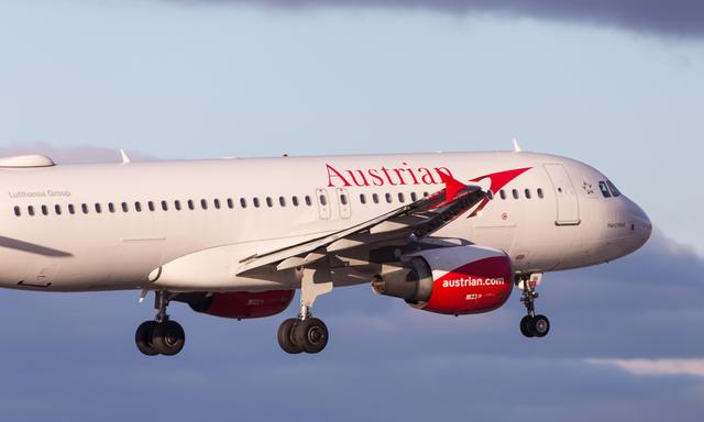 Eine Airbus A320-Maschine der AUA wurde beim Anflug auf Wien von Hagel getroffen.