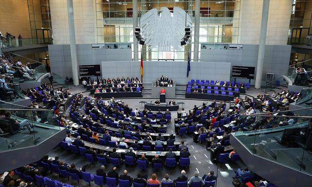 Der deutsche Bundestag ist nicht immer so gut befüllt wie bei Reden von Kanzlerin Angela Merkel.