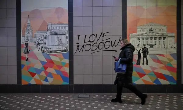 Schnappschuss in einer Moskauer U-Bahn-Station.