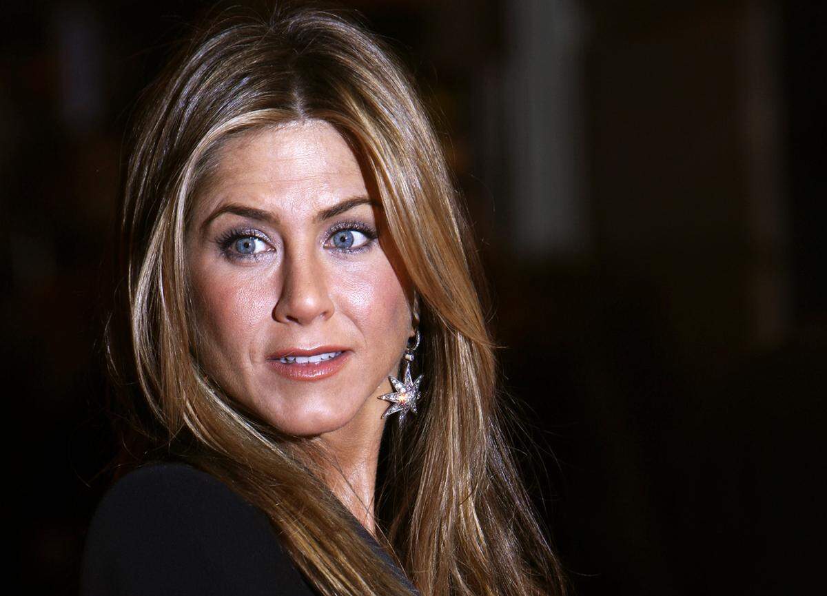 Botox hat auch Jennifer Aniston schon probiert, wie sie In Style gestand. "Die Leute vermuten, ich mache das regelmäßig, aber das stimmt nicht. Ich will aber auch nicht sagen, ich hätte es noch nie gemacht. Das sieht bei mir aber irgendwie lächerlich aus."