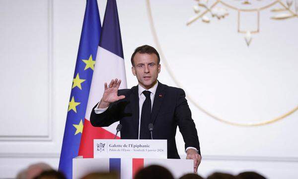 Im Zuge der Regierungsumbildung in Frankreich hält Präsident Emmanuel Macron an vielen Schwergewichten des bisherigen Kabinetts fest.