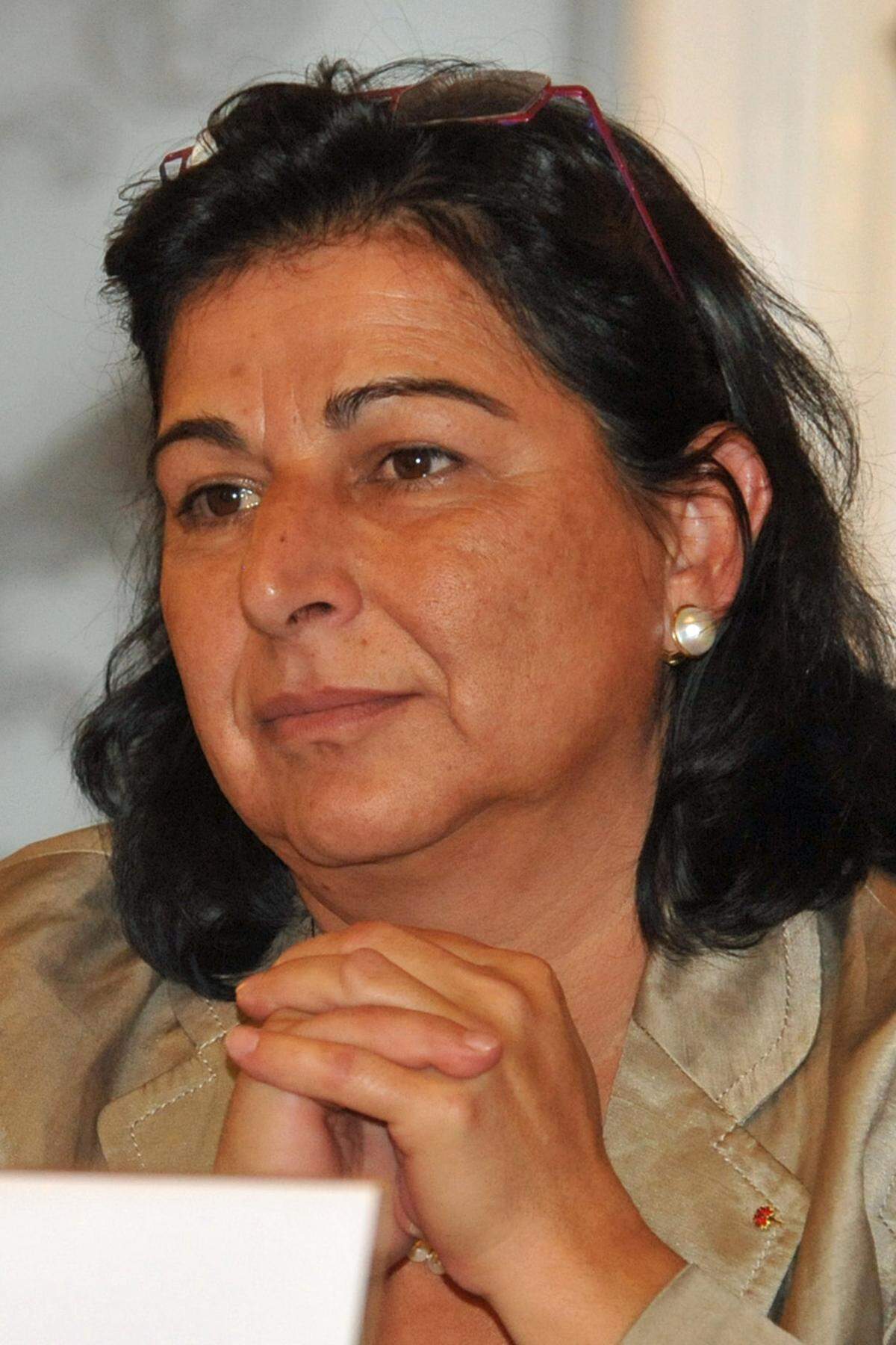 Nurten Yilmaz Mit der 56-Jährigen ist nun auch im SPÖ-Klub die erste türkischstämmige Nationalratsabgeordnete vertreten. Vorher war sie im Wiener Gemeinderat tätig. Sie absolvierte die Fachschule für Elektrotechnik in Wien-Favoriten, seit 2005 arbeitet sie bei den Kinderfreunden.