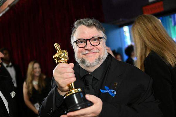 Guillermo del Toro wurde für Pinocchio ausgezeichnet.