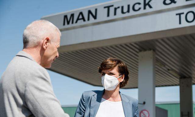 SPÖ-Vorsitzende Pamela Rendi-Wagner am Mittwoch, 28. April 2021, bei einem Besuch beim MAN-Werk in Steyr.