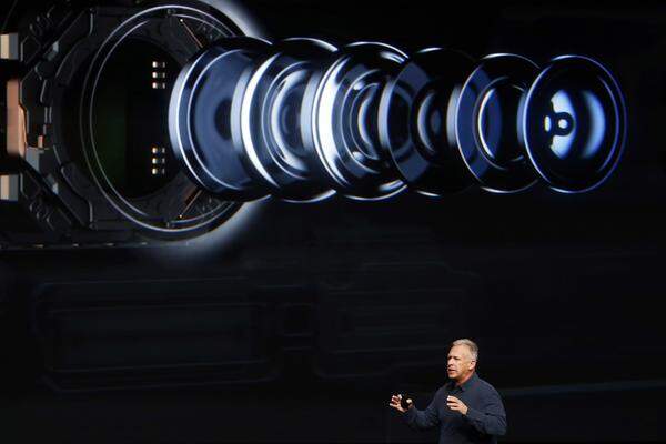 In Kombination mit den verbesserten Sensoren konnte sich Apple auch schon in der Vergangenheit mit den Top-Kameras von Samsung messen. Doch auch Apple bleibt von Selfies nicht verschont und verpasst der Frontkamera nun sieben Megapixel sowie ebenfalls besseren Sensoren, die unter anderem digitale Bildstabilisierung ermöglichen.