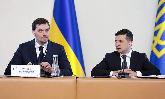Olexii Gontscharuk und Wolodymyr Selenskij werden künftig nicht mehr am selben Regierungstisch sitzen.