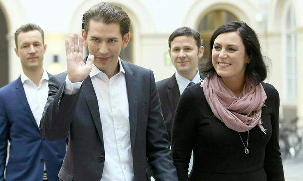 Aus dem EU-Parlament in die Parteizentrale nach Wien und weiter ins Hohe Haus: Erst im Mai 2017 hat der neue ÖVP-Obmann Sebastian Kurz seine langjährige Vertraute in die Parteizentrale geholt und Elisabeth Köstinger zur Generalsekretärin gekürt. Wenige Monate später, im November, steigt die Europamandatarin und Bauernbündlerin aus Kärnten nun zur Ersten Nationalratspräsidentin auf - ob vorübergehend oder dauerhaft, ist allerdings noch offen.