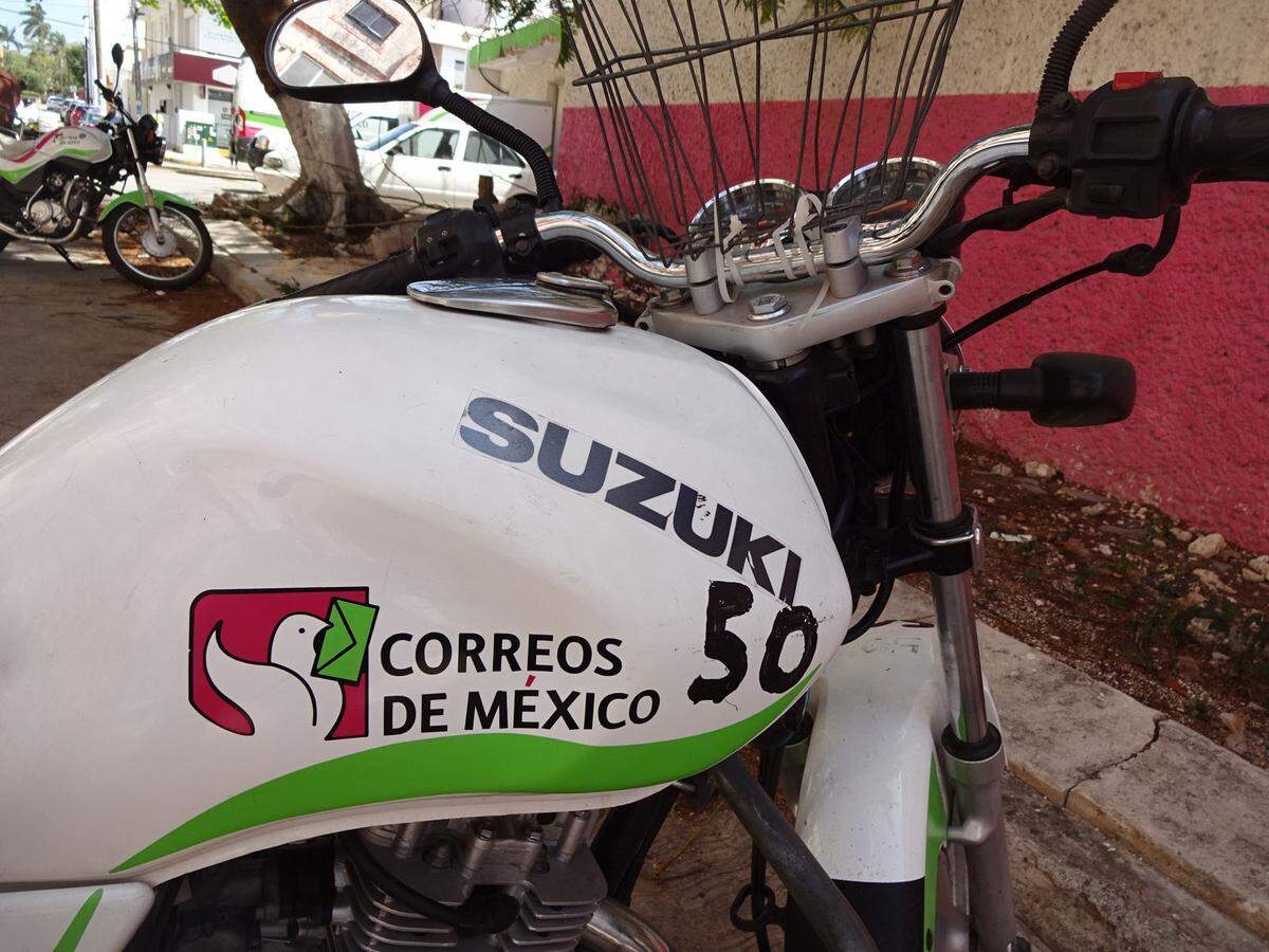 Ein offizielles Motorrad der cancúnischen Post, mit dem die Briefträger unterwegs sind.