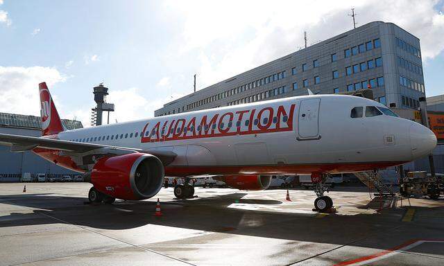 FILE PHOTO: A Laudamotion Airbus A320 plane is seen at the airport in Duesseldorf