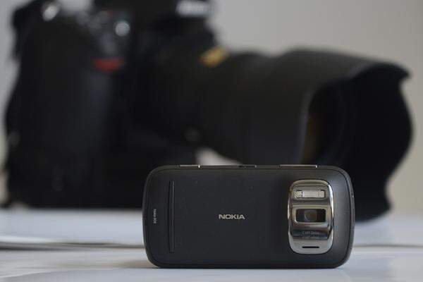 Nokia beansprucht, dass die Kamera des 808 PureView mit der Qualität von Spiegelreflexkameras mithalten kann.