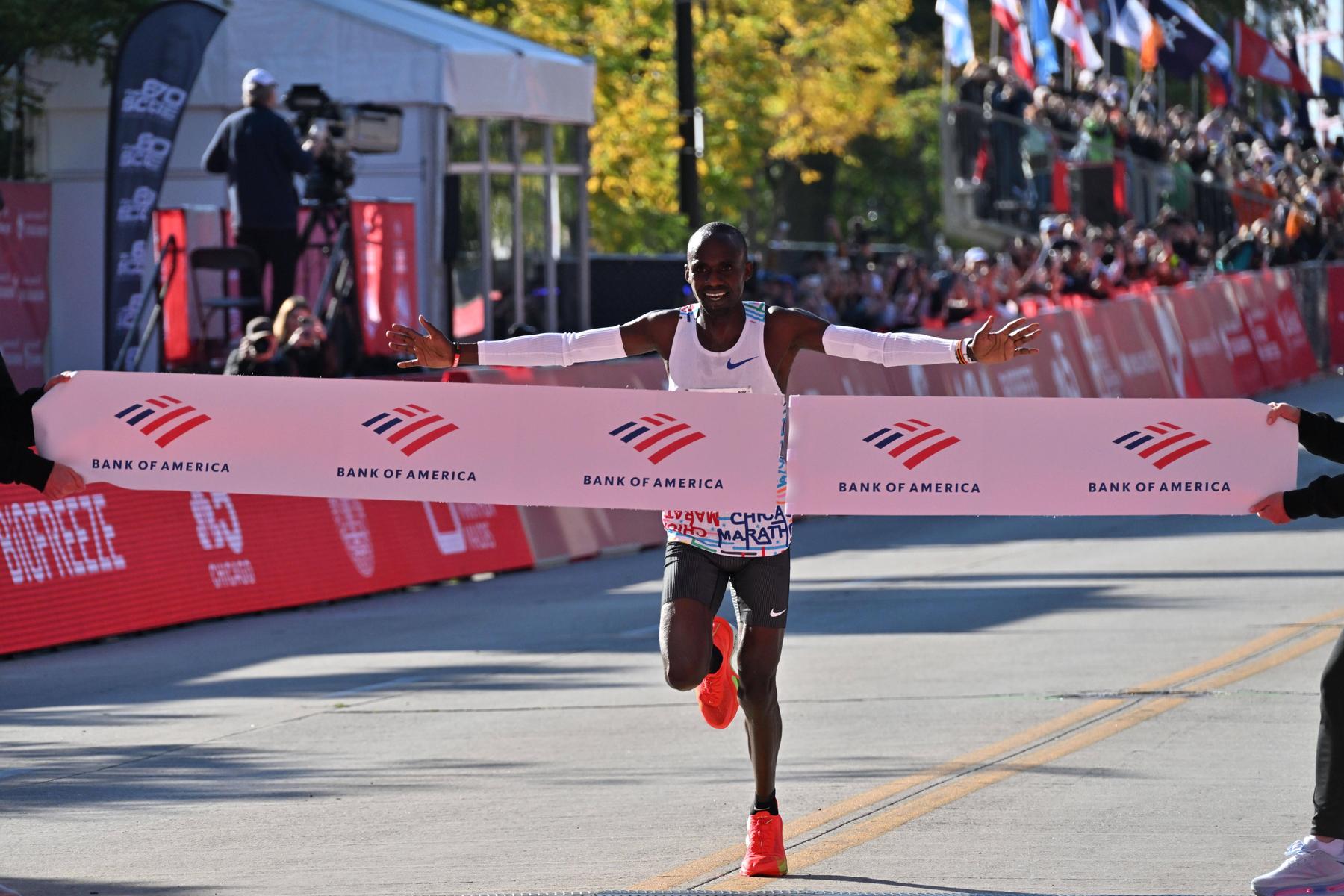 Kiplimo wins Chicago, nears record